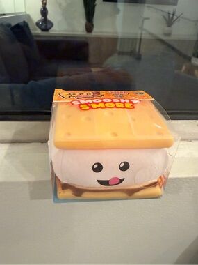 Smooshy S’mores Squishy